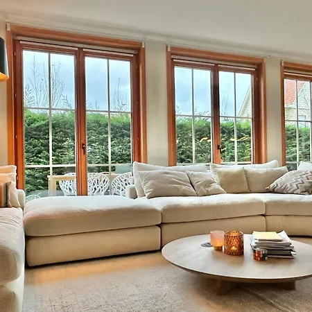 22 Charming Spacious Near Golf