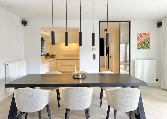 22 - Charming Spacious Near Golf Villa *