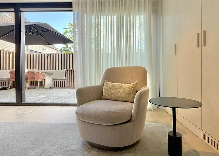 22 - Charming Spacious Near Golf Villa